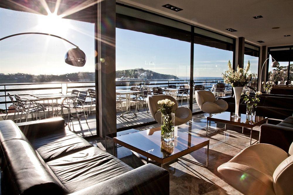 Hotel Le Versailles Villefranche-sur-Mer Bagian luar foto
