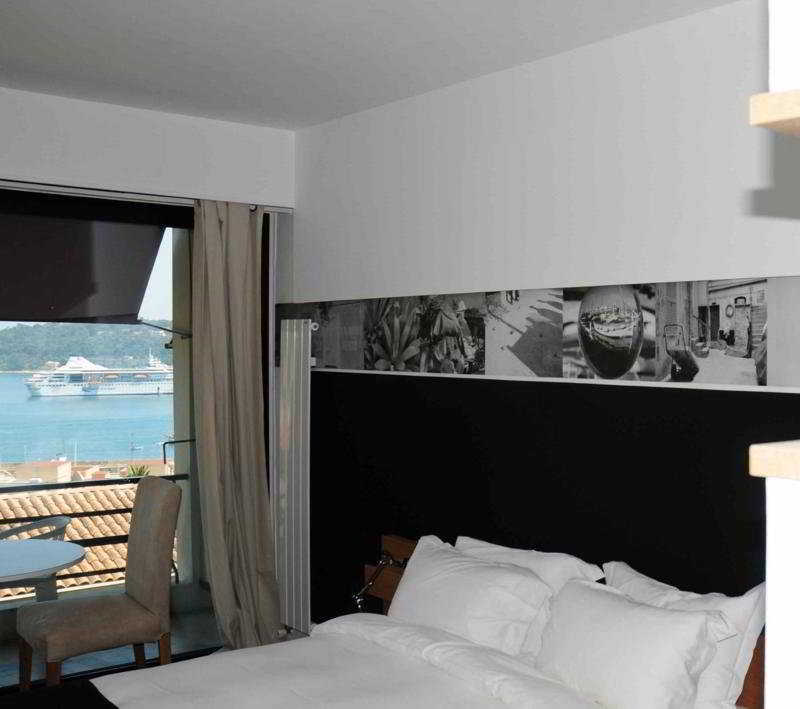 Hotel Le Versailles Villefranche-sur-Mer Bagian luar foto